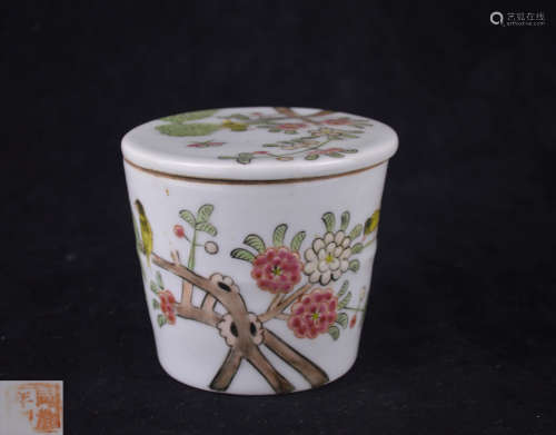 A FAMILLE-ROSE FLORAL PATTERN SMALL JAR