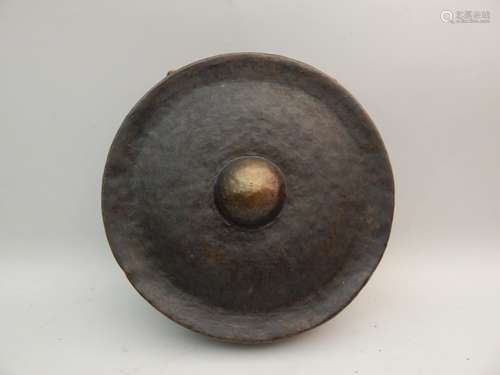 Gong en bronze. Laos, XXe siècle. D : 36 cmGong...