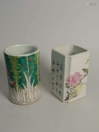 Deux bitongs, en porcelaine. Chine, XXe siècle. H ...
