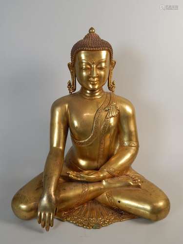 Statuette de Bouddha en bronze doré assis en Padma...