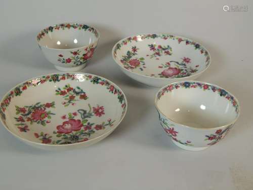 Paire de sorbets et soucoupes en porcelaine 