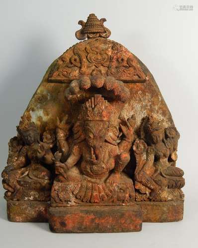 Frise en bois peint représentant Ganesh entouré de...