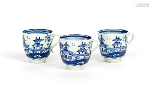 Three Lowestoft blue and white coffee cans c.1770-80, each painted with pagodas beside and behind