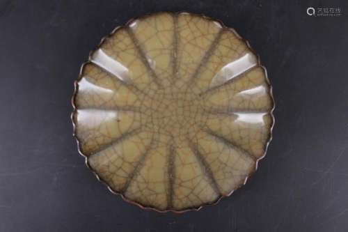 Chinese Song Porcelain geyao Plate