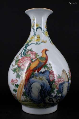 Chinese Qing Porcelain Enamel Vase