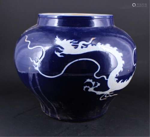 Large Chinese Ming Porcelain Dragon Jar