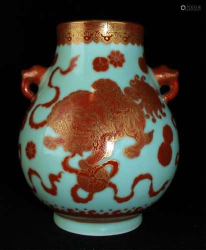 Chinese Qing Porcelain Gilted Gold Lion Vase