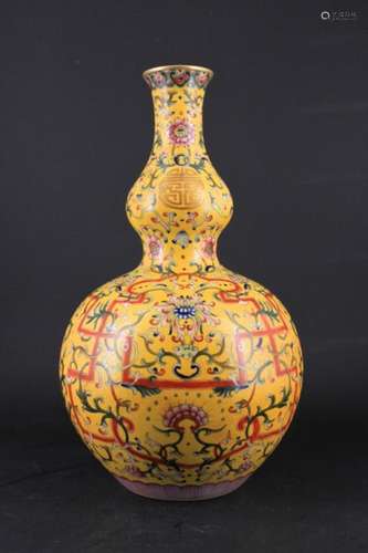 Large Chinese Qing Porcelain Famille Rose Gourd Va