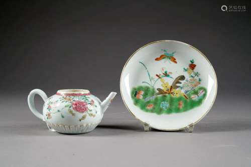 Théière. Porcelaine de Chine de la Famille Rose. E...