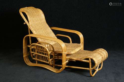 Rocking Chair. Dossier et assise tendus de cannage...