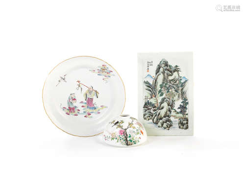 19th century A famille rose 'Laozi' scraffiato-ground dish