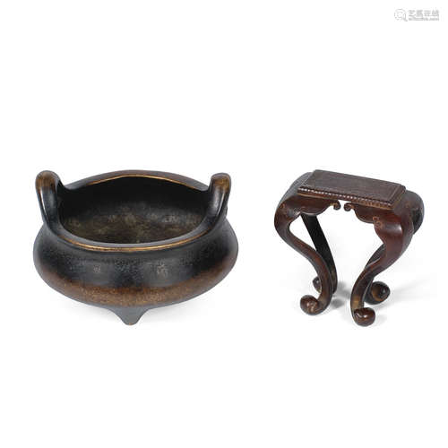 Xuande six-character mark A bronze tripod incense burner