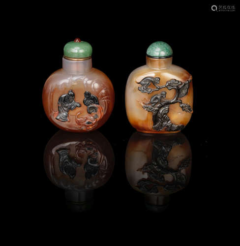 19th century Two carved agate snuff bottles