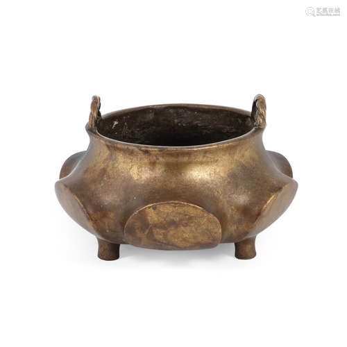 Xuande six-character mark, Qing Dynasty A bronze tripod incense burner