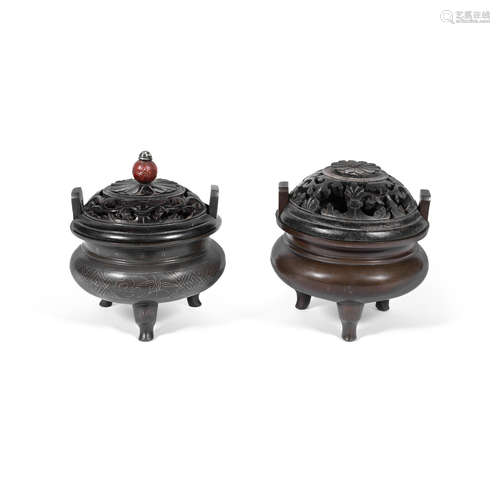 Shisou two-character marks, late Qing Dynasty A pair of silver wire-inlaid bronze tripod incense burners