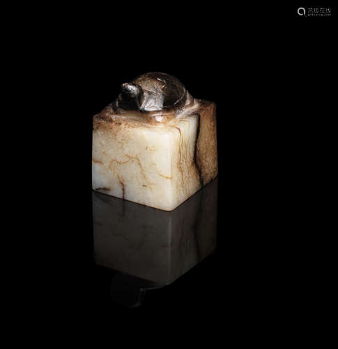 17th century A black and grey jade 'tortoise' seal