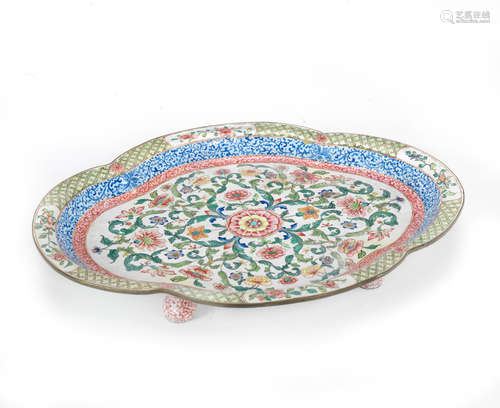 Qianlong A painted enamel quatrefoil tray