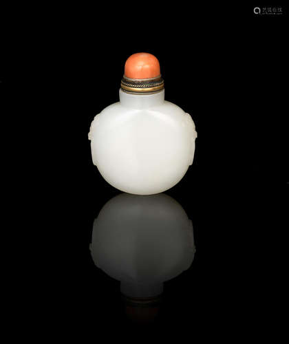 18th century A pale green jade snuff bottle