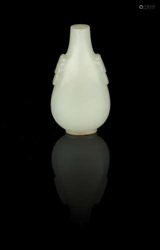 19th century A white jade snuff bottle