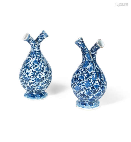 Kangxi A pair of blue and white double-spouted cruets