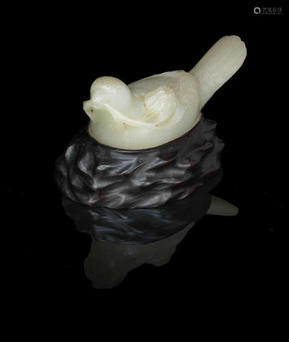 17th century A pale green jade bird-form lid