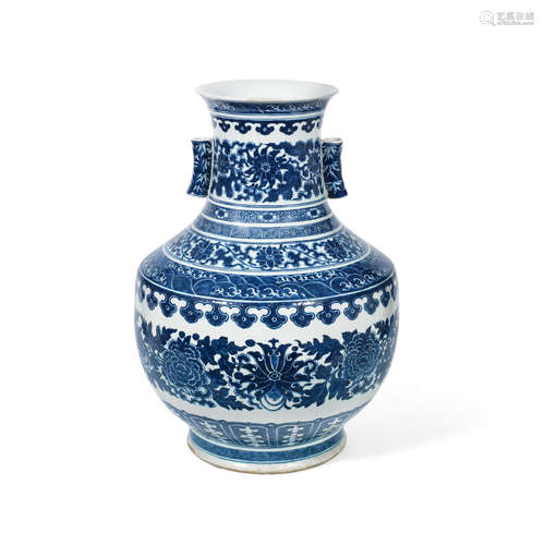 19th century A large blue and white baluster vase, hu