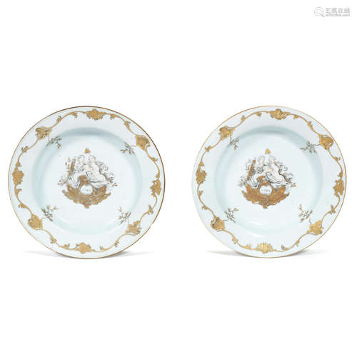 Qianlong, circa 1760 A pair of gilt and en-grisaille 'Utica' dishes