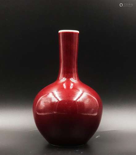 CHINESE OXBLOOD GLAZED PORCELAIN BOTTLE VASE