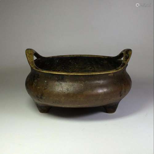 CHINESE BRONZE TRIPOD CENSER