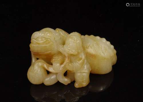 CHINESE JADE CARVED MAN WITH FOOLION