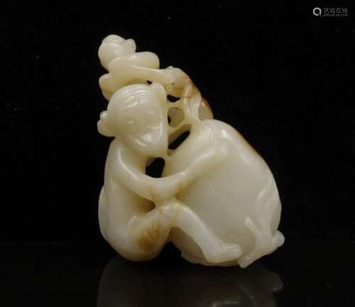 CHINESE WHITE JADE CARVED MONKEY WITH PEACH