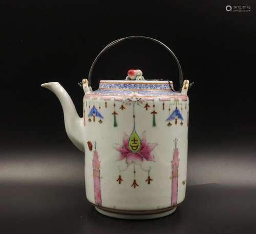 CHINESE FAMILLE ROSE PORCELAIN TEA POT