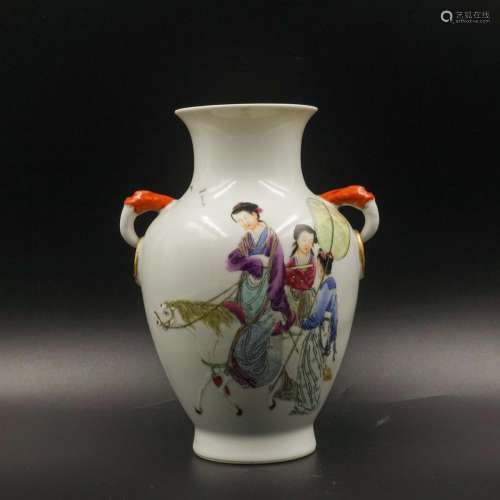 CHINESE FAMILLE ROSE PORCELAIN VASE