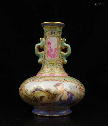 CHINESE GILDED FAMILLE ROSE MEDALLION VASE