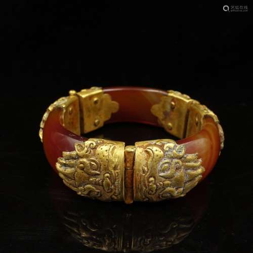 CHINESE AGATE WITH GILT BRONZE BANGLE