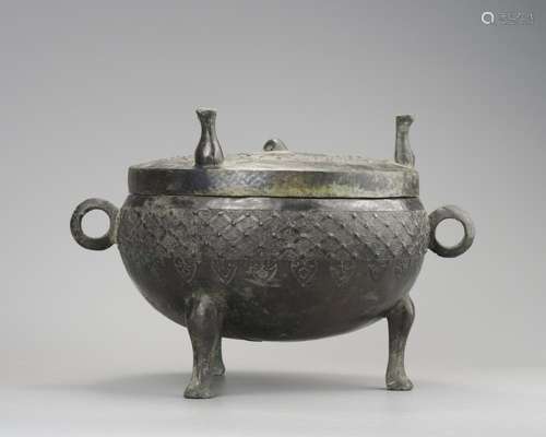 CHINESE BRONZE ARCHAIC STYLE VESSEL