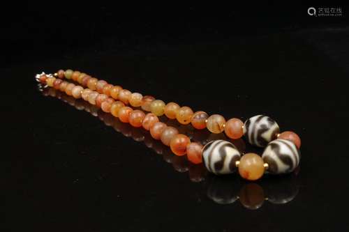 CHINESE AGATE NECKLACE