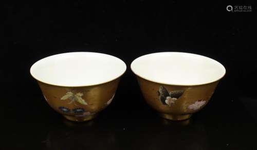 CHINESE PAIR OF GILDED PORCELAIN BOWLS