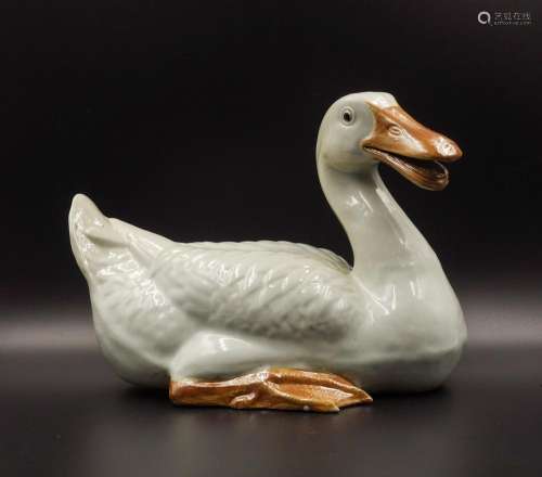 CHINESE PORCELAIN FIGURE OF DUCK WITH MARK