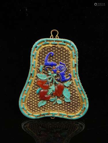 CHINESE GOLD WIRE PENDANT WITH INLAID