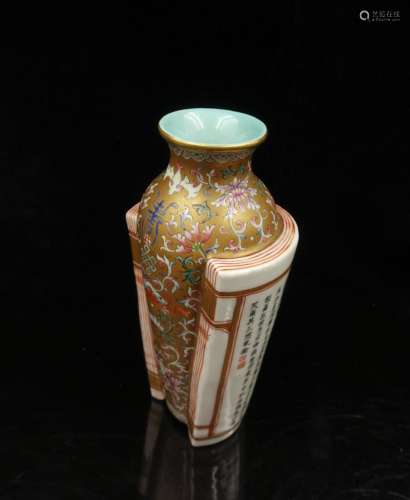 CHINESE FAMILLE ROSE PORCELAIN VASE WITH MARK