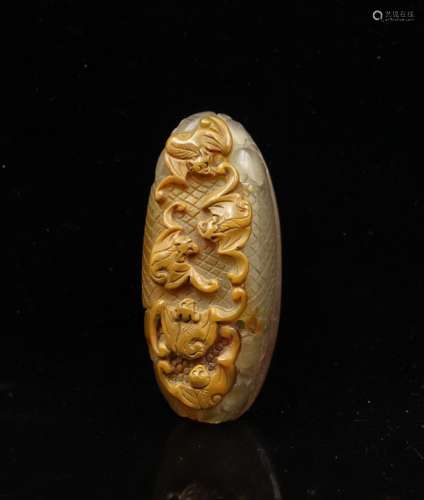 CHINESE AGATE PENDANT CARVED IN OPEN WORK
