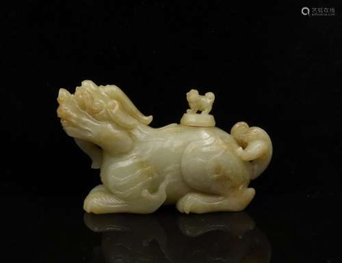 CHINESE CELADON JADE CARVED FOOLION WATER COUPE