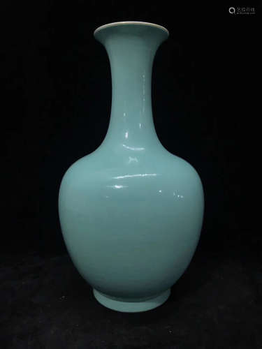17-19 CENTURY, A PAIR OF GREENISH-BLUE COLOUR VASE, QING DYNASTY
