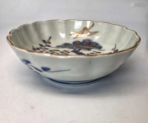 A CRANE&PINE PATTERN FIVE-COLOUR BOWL