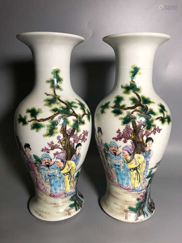 17-19TH CENTURY, A PAIR OF FAMILLE ROSE VASE, QING DYNASTY