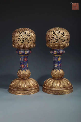 17-19TH CENTURY, A PAIR OF GILT BRONZE ENAMEL HAT STANDS, QING DYNASTY