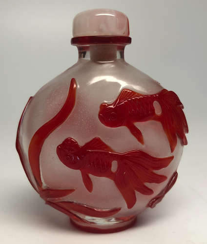 A GOLDFISH PATTERN SNUFF BOTTLE