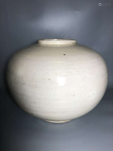 10TH-12TH CENTURY, A DING KILN WHITE GLAZE JAR, SONG DYNASTY