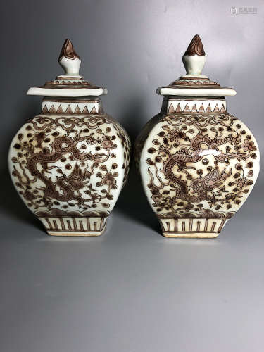 14TH-16TH CENTURY, A PAIR OF RED GLAZED SQUARE POT, MING DYNASTY